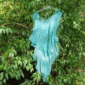 Roommates high low top.